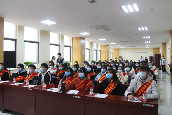 匯集愛(ài)心洪流 傳遞獻(xiàn)血理念——2020年安康學(xué)院學(xué)生參加血站開(kāi)放日活動(dòng)