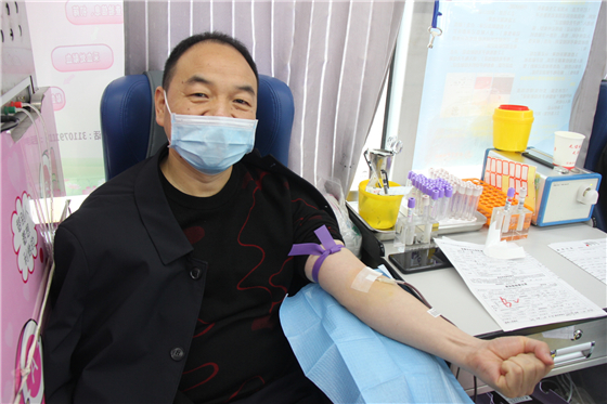 人民警察一心為民，捋袖捐血鐵血柔情——安康市公安局積極開展冬季獻血活動