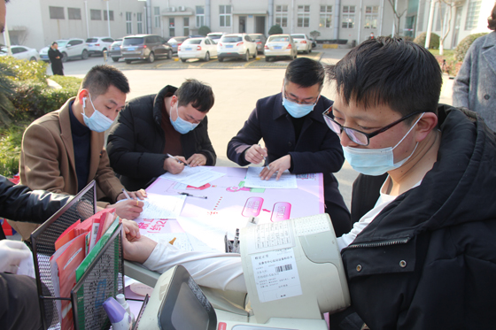 血液是生命的禮物——中國聯(lián)通安康市分公司、安康大數(shù)據(jù)運(yùn)營有限公司聯(lián)合開展冬季應(yīng)急獻(xiàn)血活動