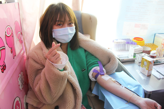 血液是生命的禮物——中國聯(lián)通安康市分公司、安康大數(shù)據(jù)運(yùn)營有限公司聯(lián)合開展冬季應(yīng)急獻(xiàn)血活動