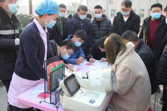 血液是生命的禮物——中國聯(lián)通安康市分公司、安康大數(shù)據(jù)運(yùn)營有限公司聯(lián)合開展冬季應(yīng)急獻(xiàn)血活動