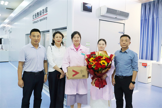 安康市中心血站開展“5·12”國(guó)際護(hù)士節(jié)慰問(wèn)活動(dòng)