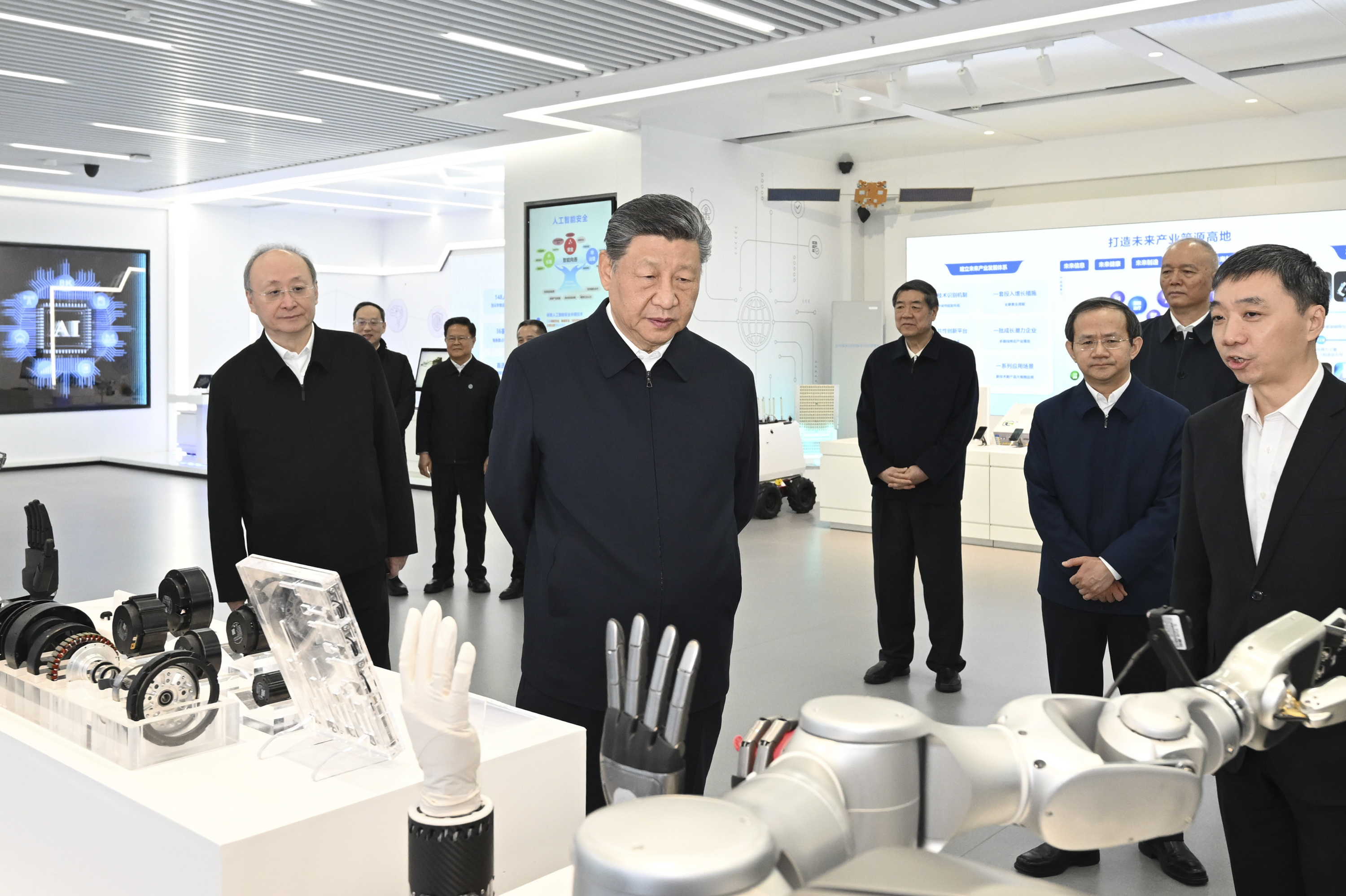 △ 2026年2月9日，習(xí)近平總書記在位于北京亦莊的國(guó)家信創(chuàng)園考察。